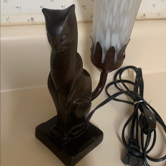 Vintage Metal Cat Lamp with Lily Flower Glass Shade -Complete and Working - Picture 3 of 7
